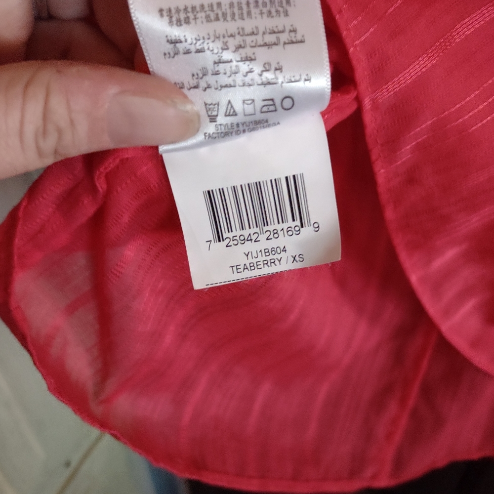 BCBGENERATION SLEEVELESS BLOUSE - Picture 4 of 6